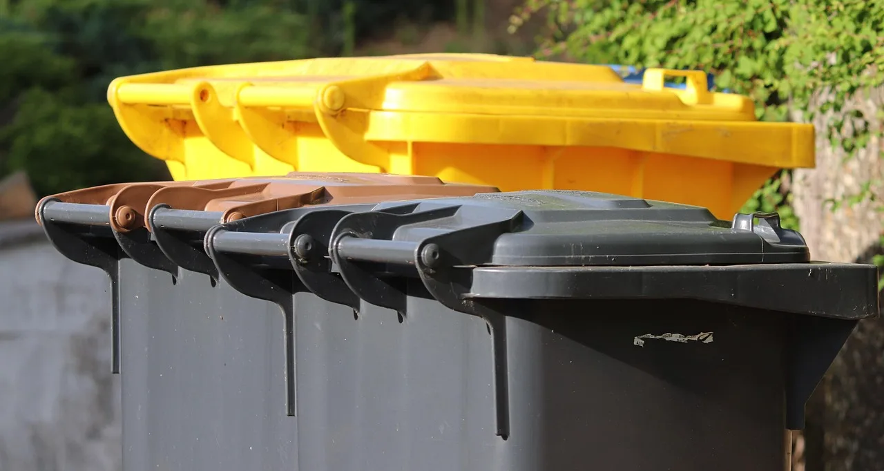garbage cans, waste disposal, yellow bin, brown barrel, gray bin, garbage, household waste, disposal, environmental protection, responsibility, waste separation, separate, waste disposal, waste disposal, waste disposal, waste disposal, waste disposal, yellow bin, yellow bin, garbage, household waste. Los Angeles waste diversion rules and dumpster dispatch efficiency